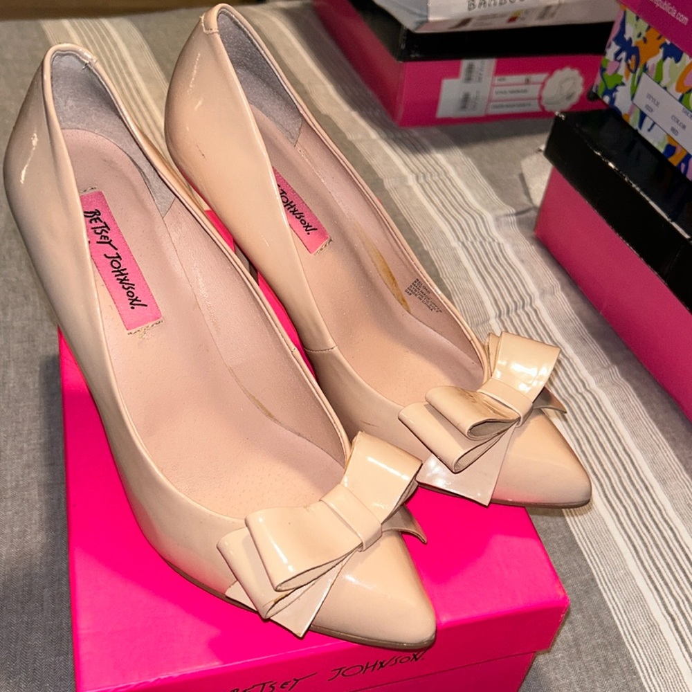 Size 8 1/2 nude color heels